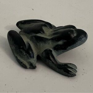 Vintage Virginia Metalcrafters Cast Iron 3” Frog Paperweight
